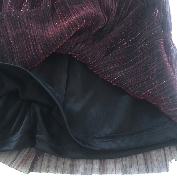 💎 3/$30: Marisa Red Shimmer/Metallic Skirt - Picture 5 of 5